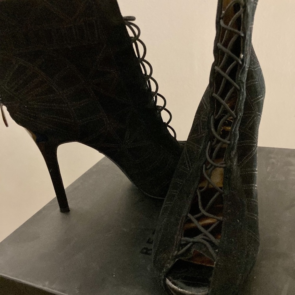 Report Signature - Women’s, Heeled, Booties. Size 10